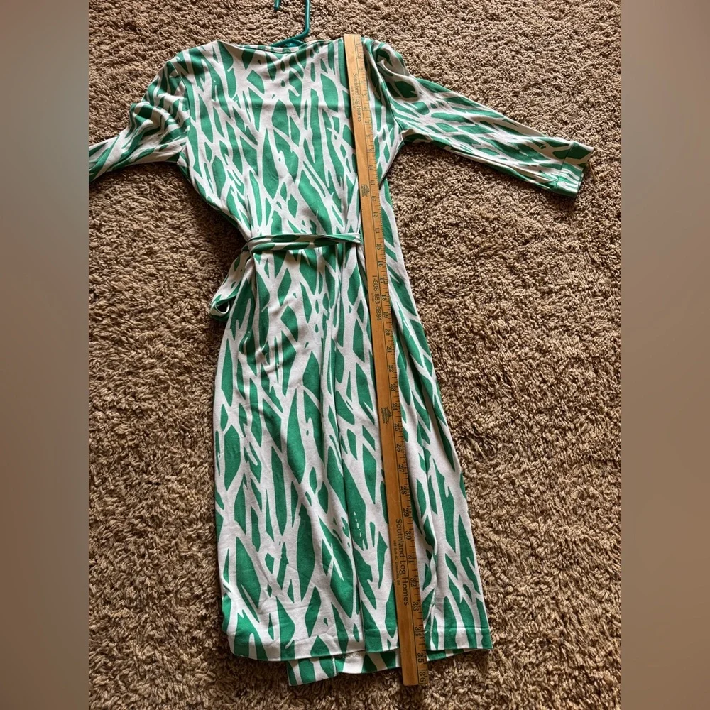 Diane von Furstenberg Silk Wrap Dress — Size 0 - Picture 9 of 9